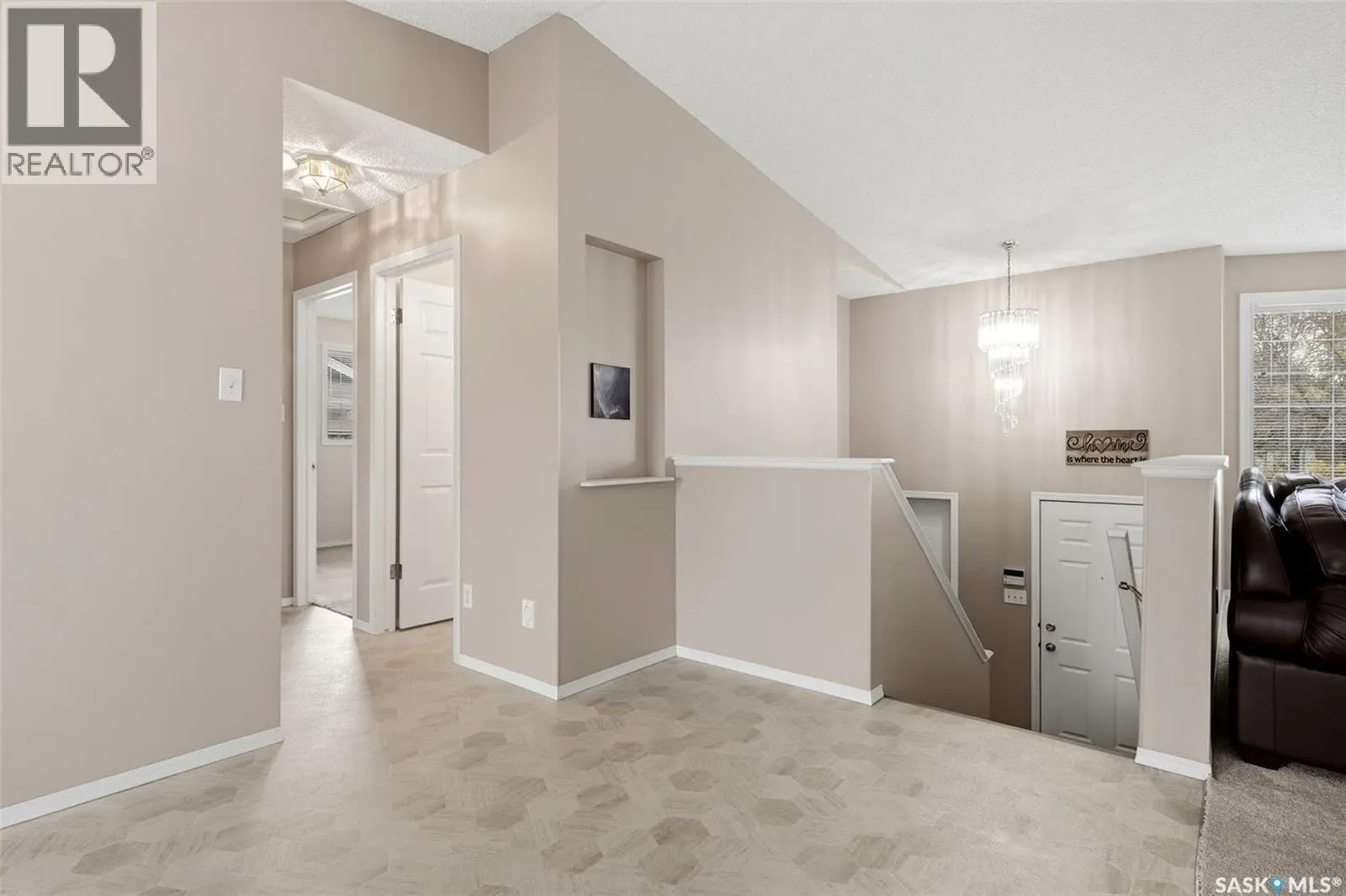 8126 Sherwood DRIVE