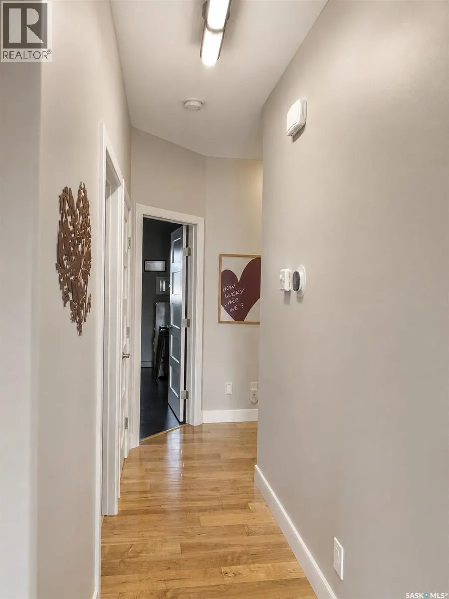 1 Glen Howard WAY