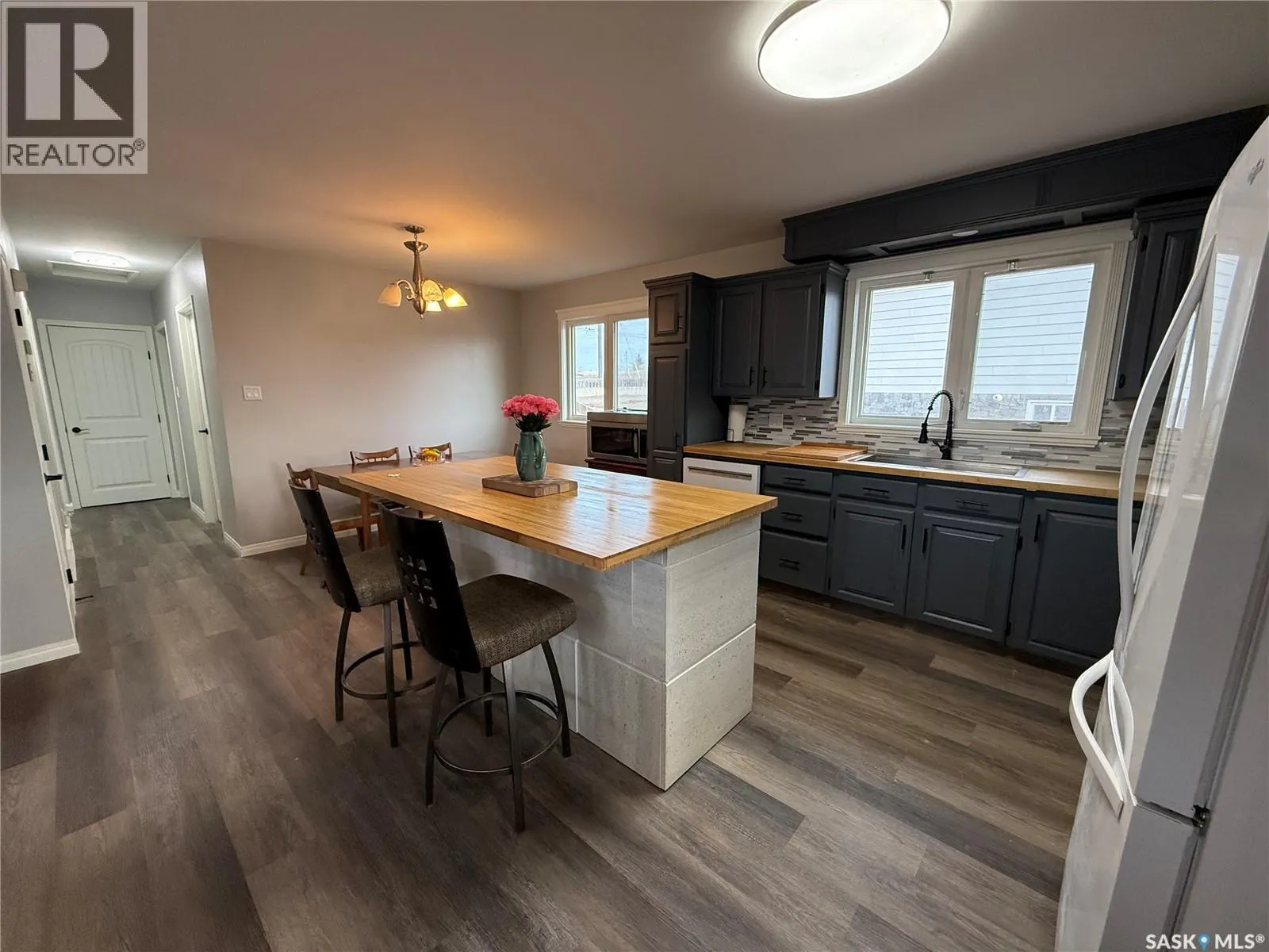 801 Lorne STREET W