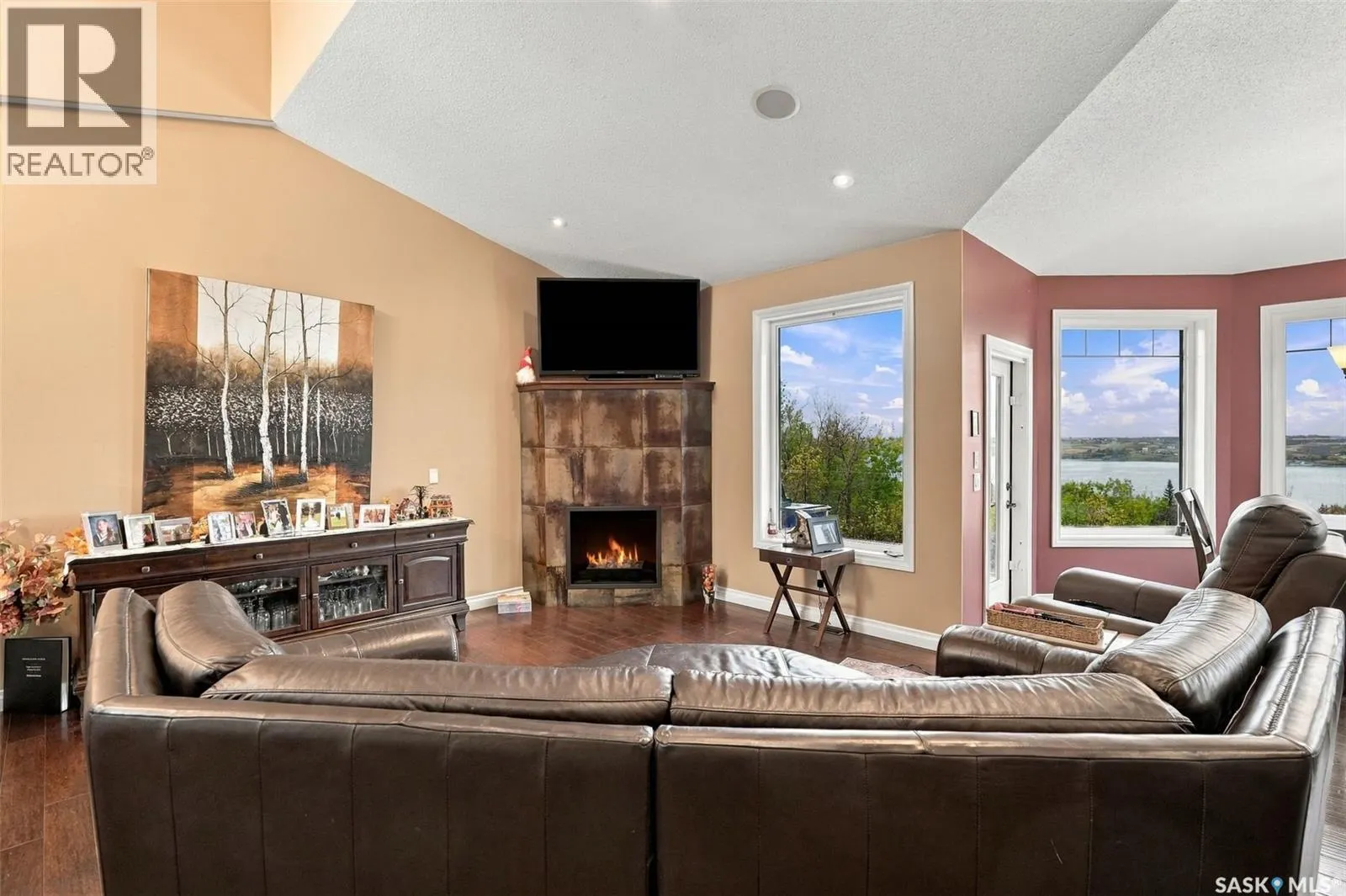 212 EDGEWOOD DRIVE