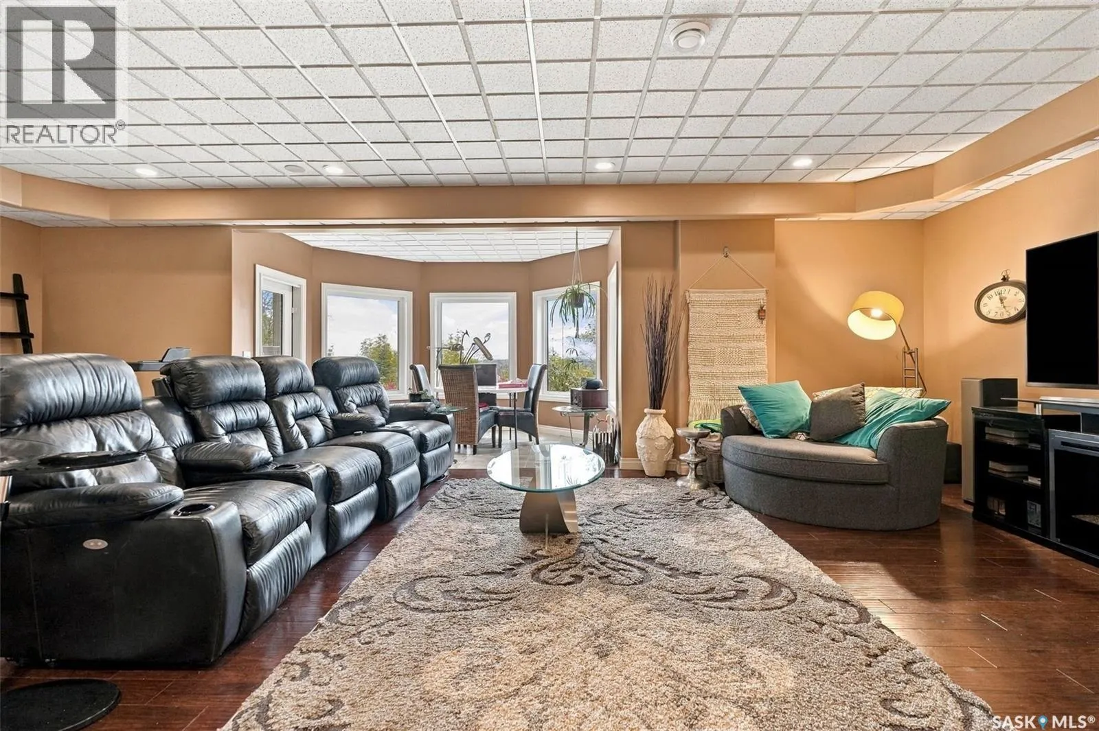 212 EDGEWOOD DRIVE