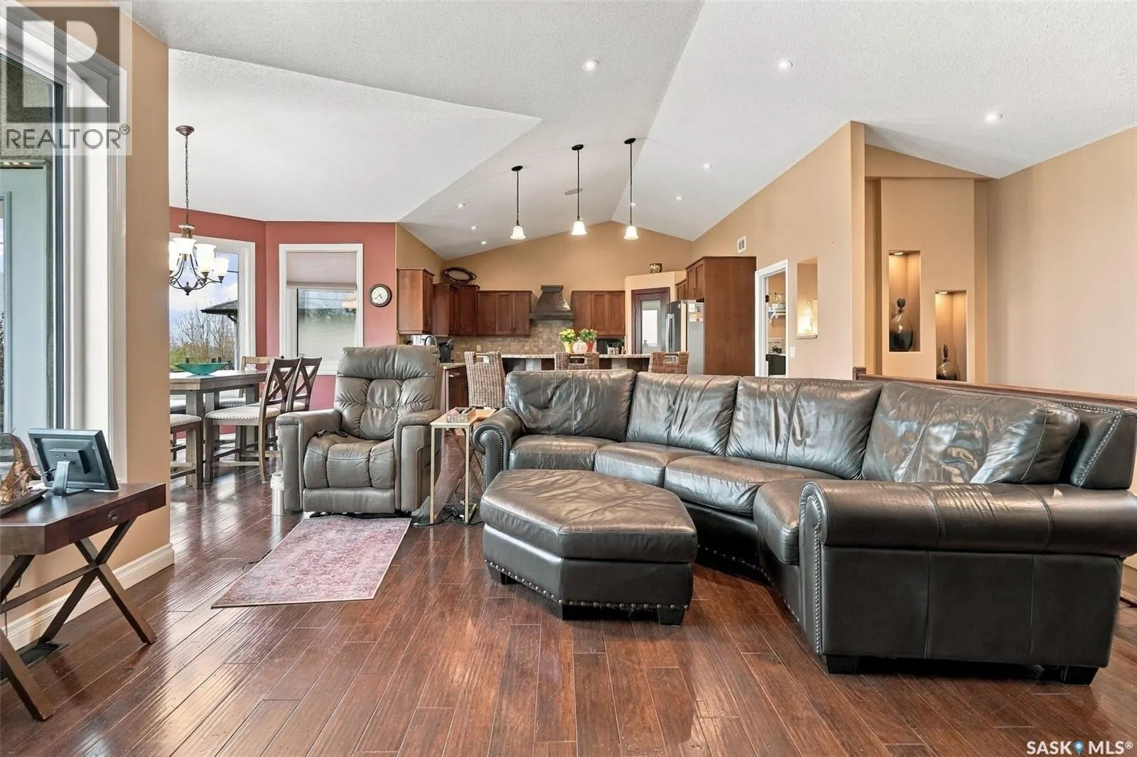 212 EDGEWOOD DRIVE