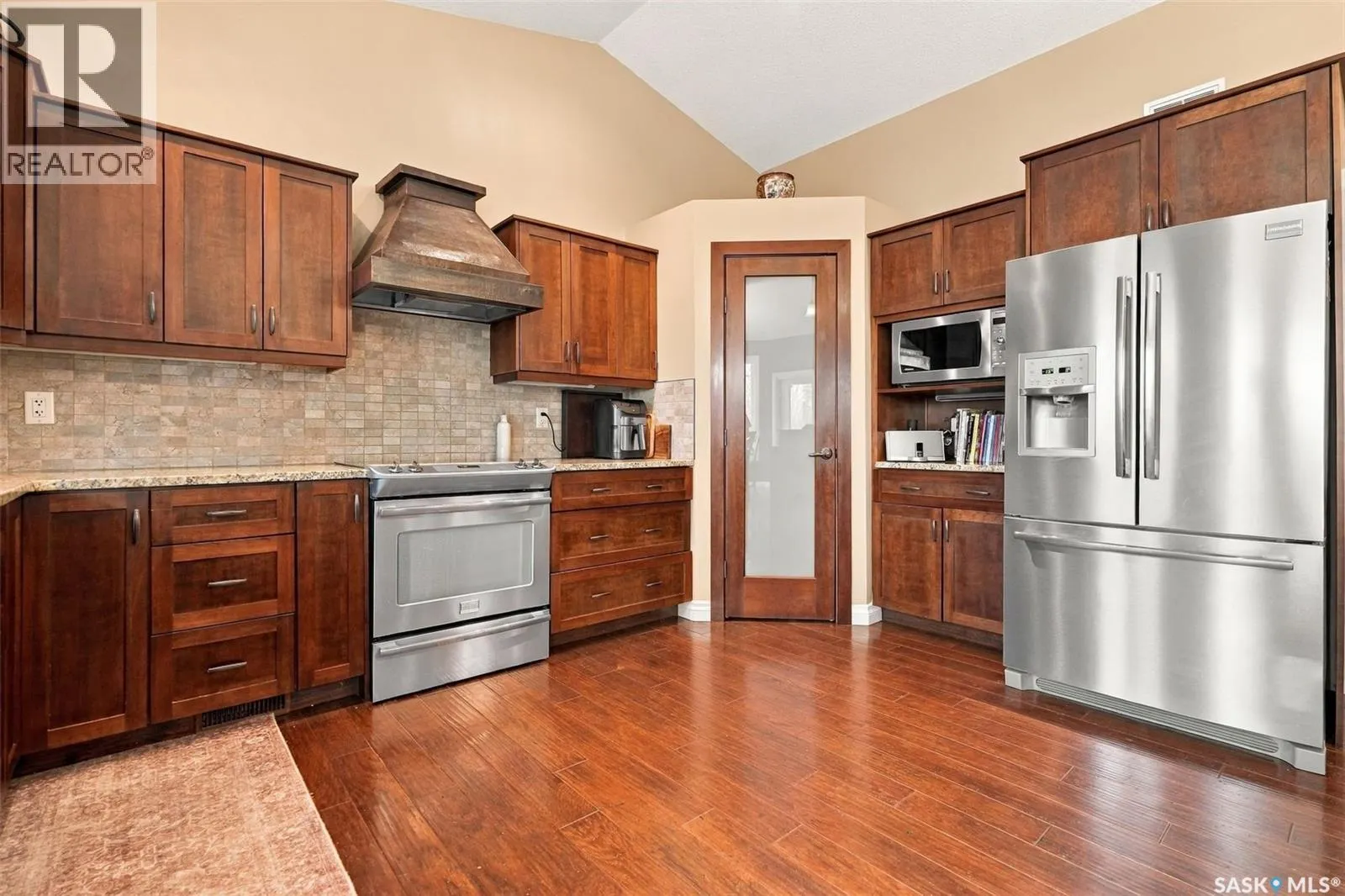 212 EDGEWOOD DRIVE