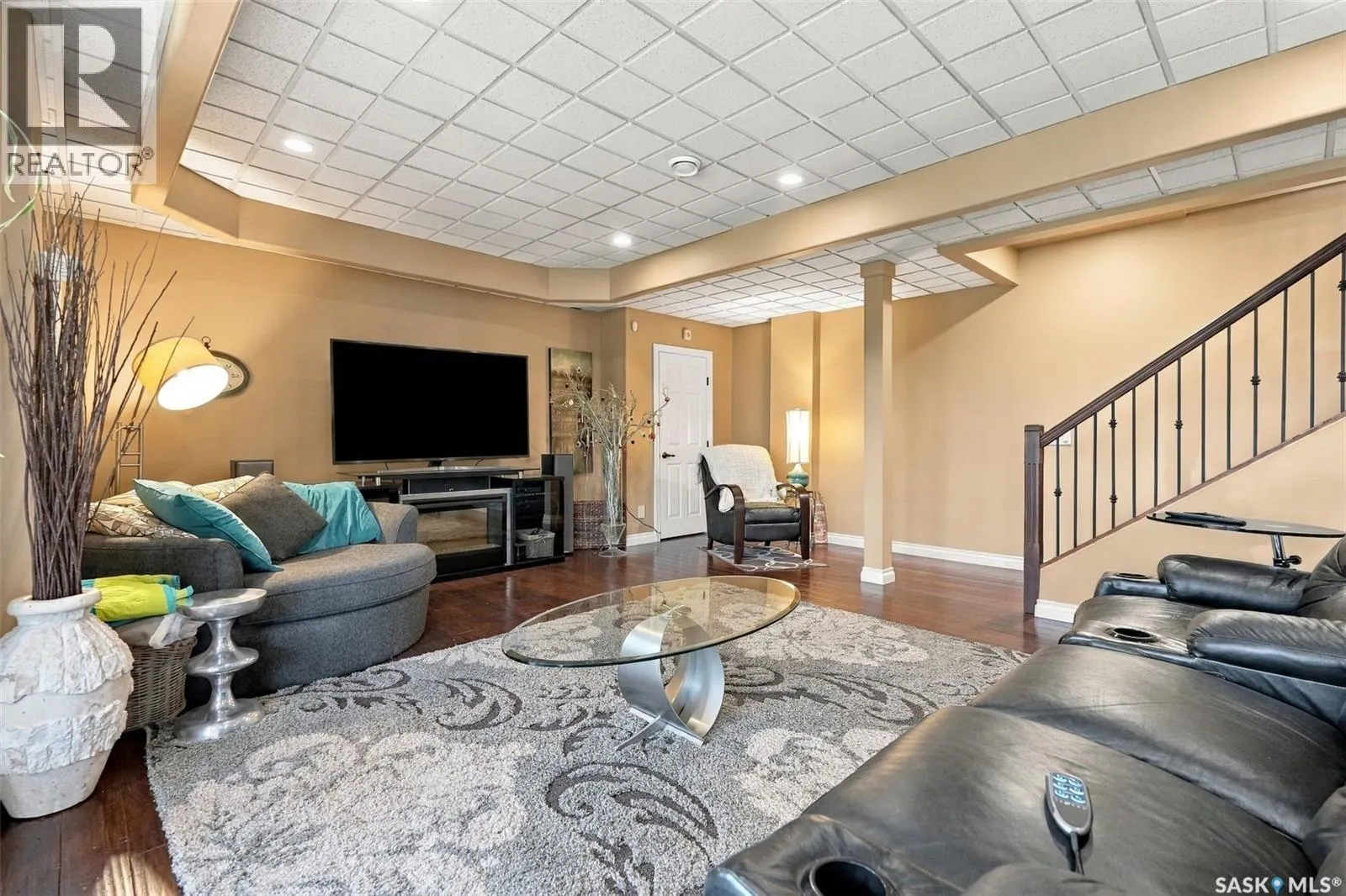 212 EDGEWOOD DRIVE