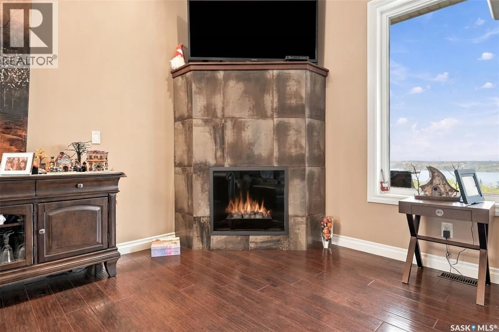 212 EDGEWOOD DRIVE