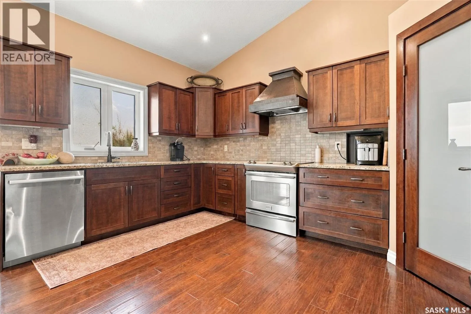 212 EDGEWOOD DRIVE