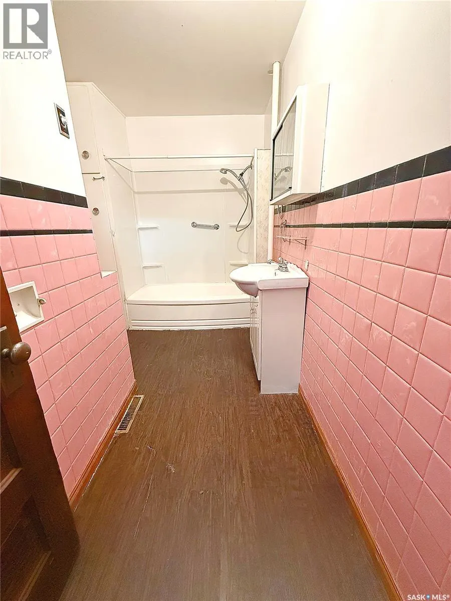 172 4th STREET E