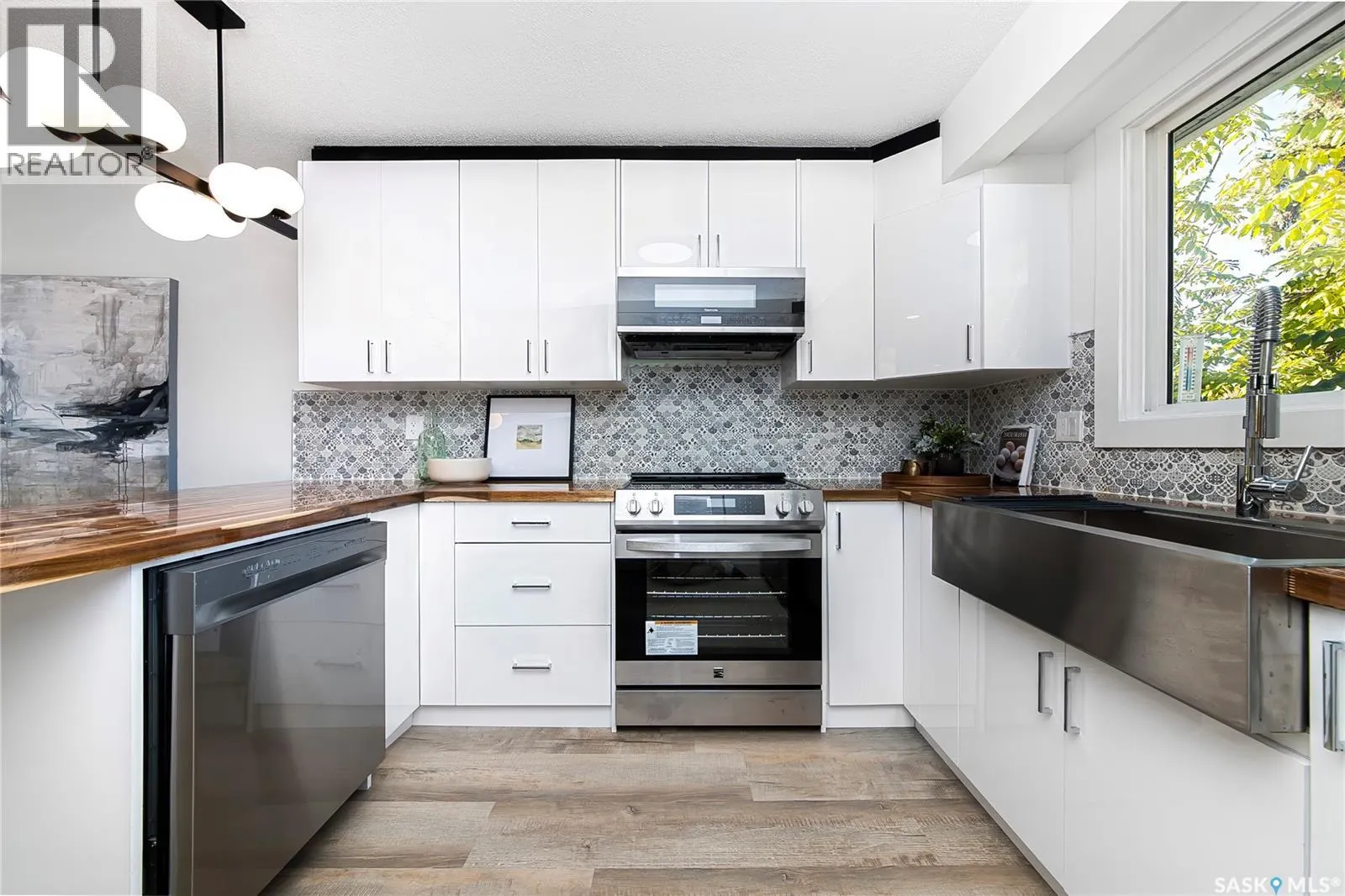330 Acadia DRIVE