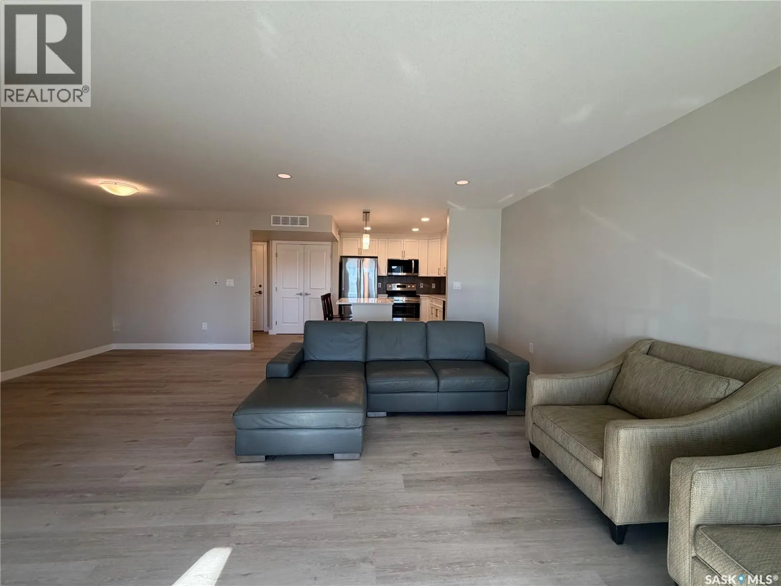 107 318 108th STREET W