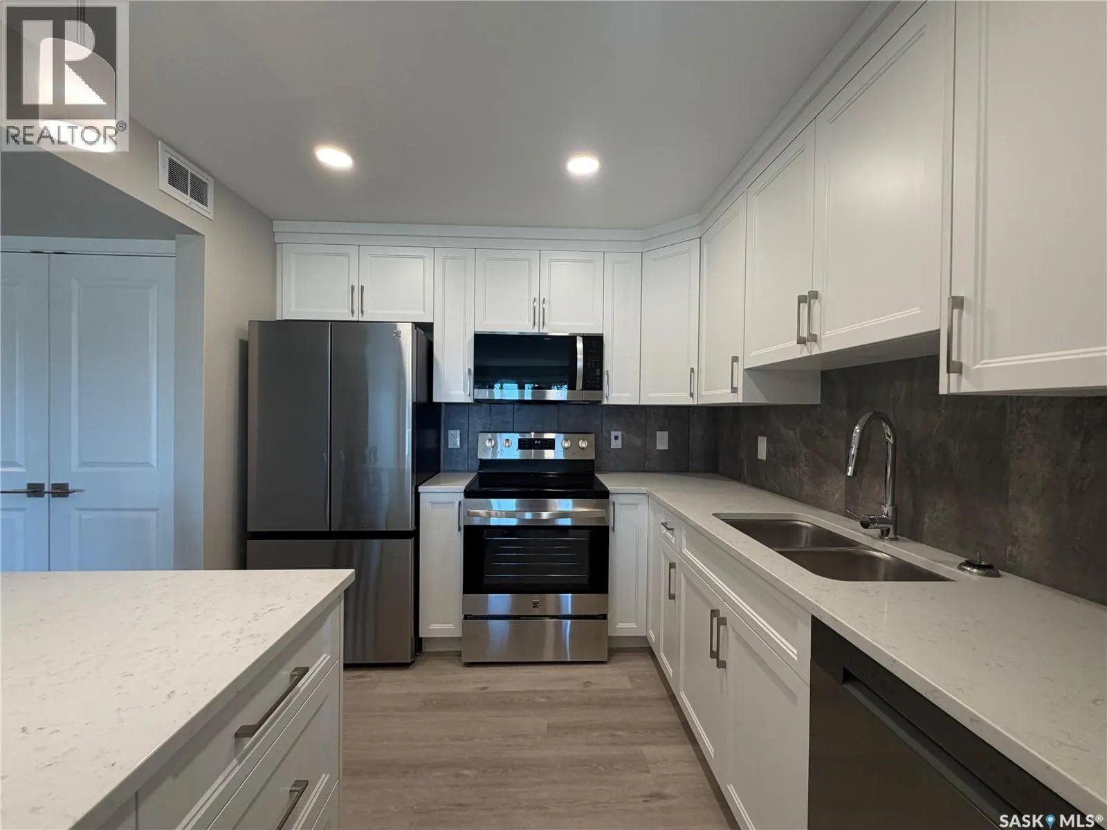 107 318 108th STREET W