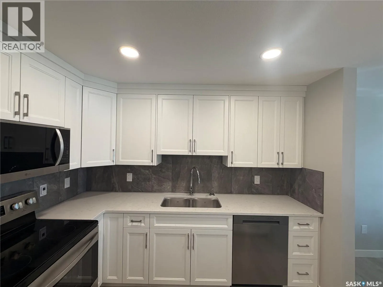 107 318 108th STREET W