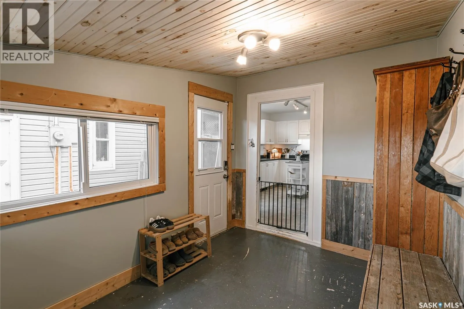 408 25th STREET W