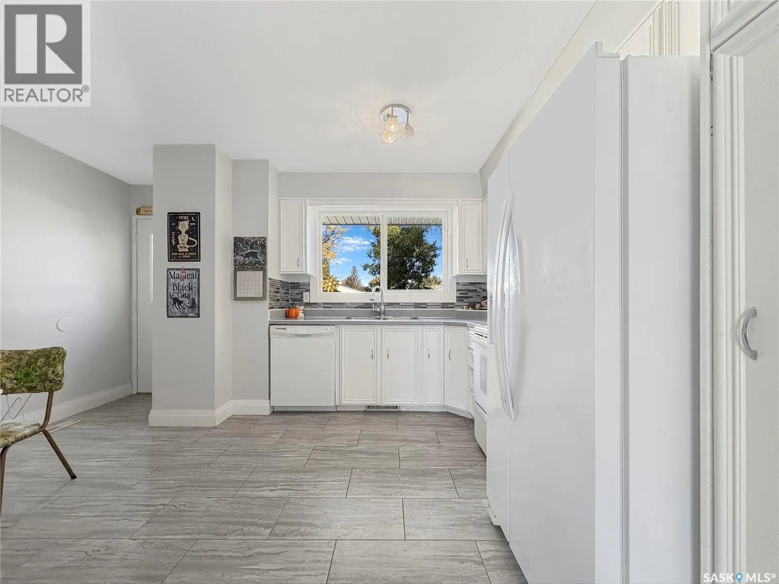 313 Birch CRESCENT