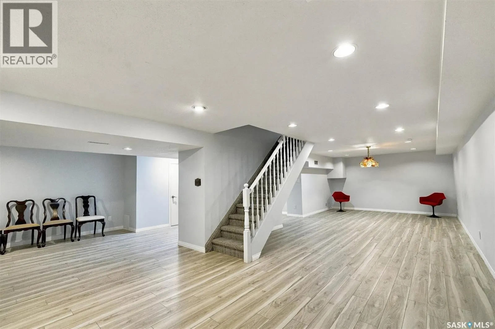 225 Clearwater COURT