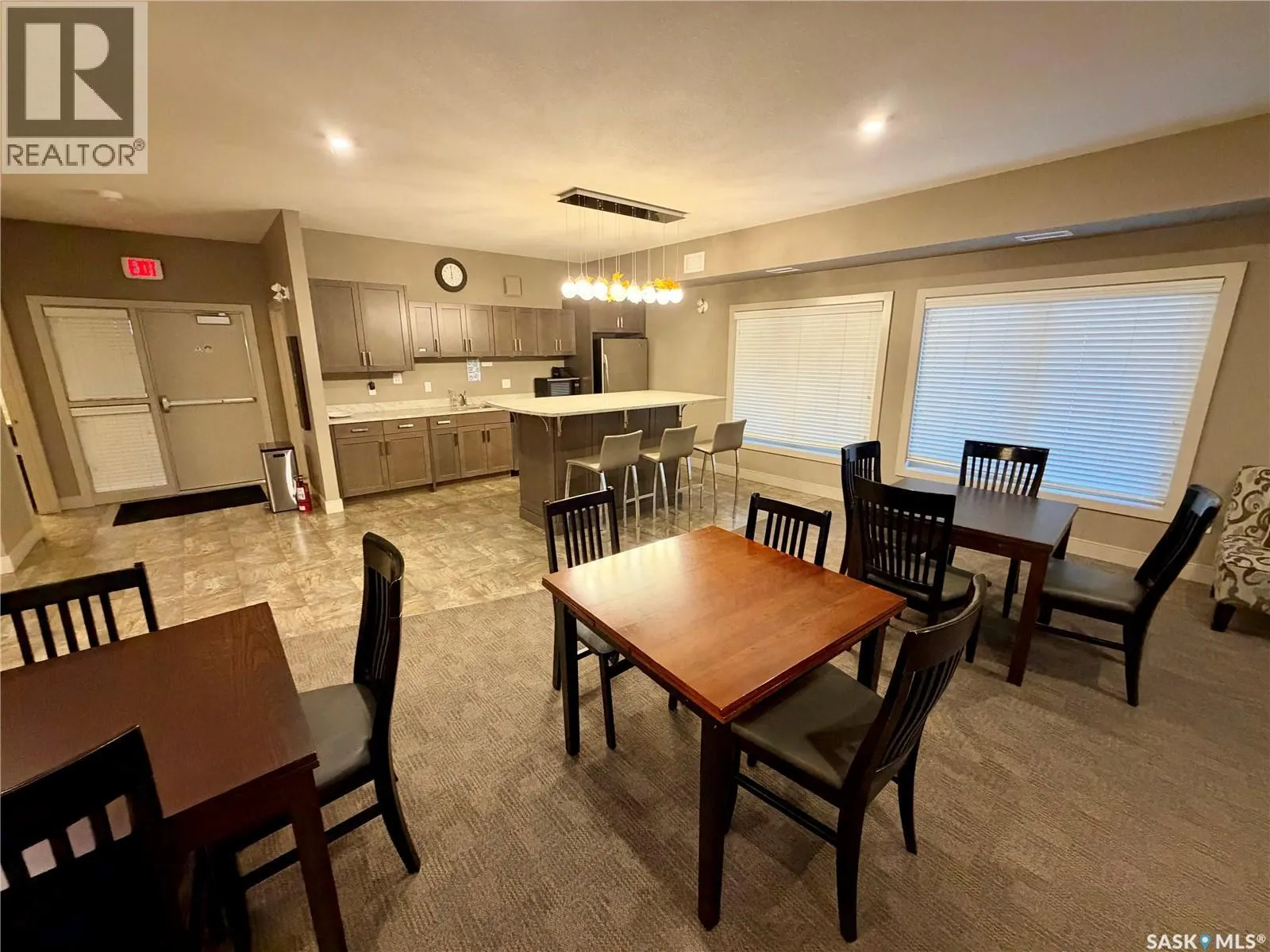 111 115 Willowgrove CRESCENT