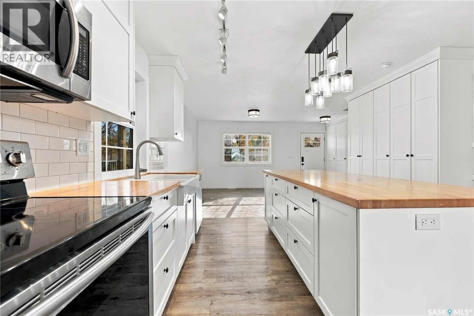 323 1st STREET E