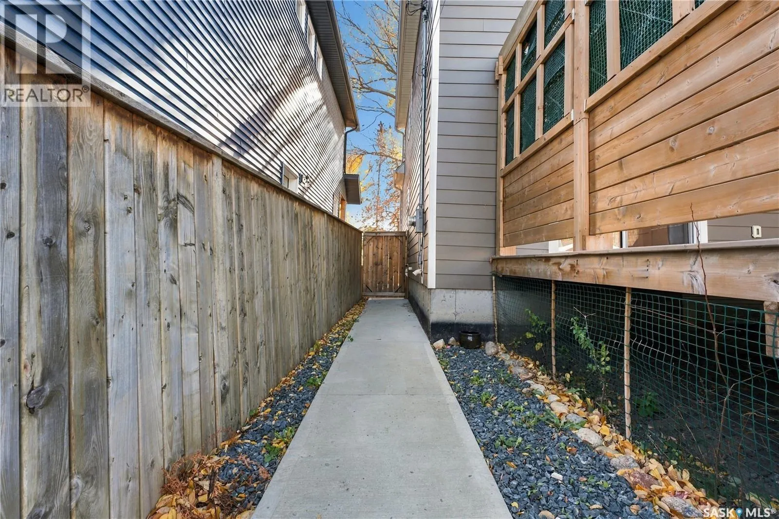 323 1st STREET E