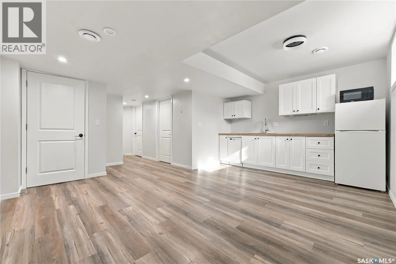 323 1st STREET E