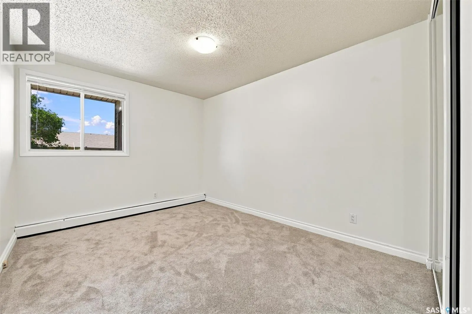 312B 4040 8th STREET E