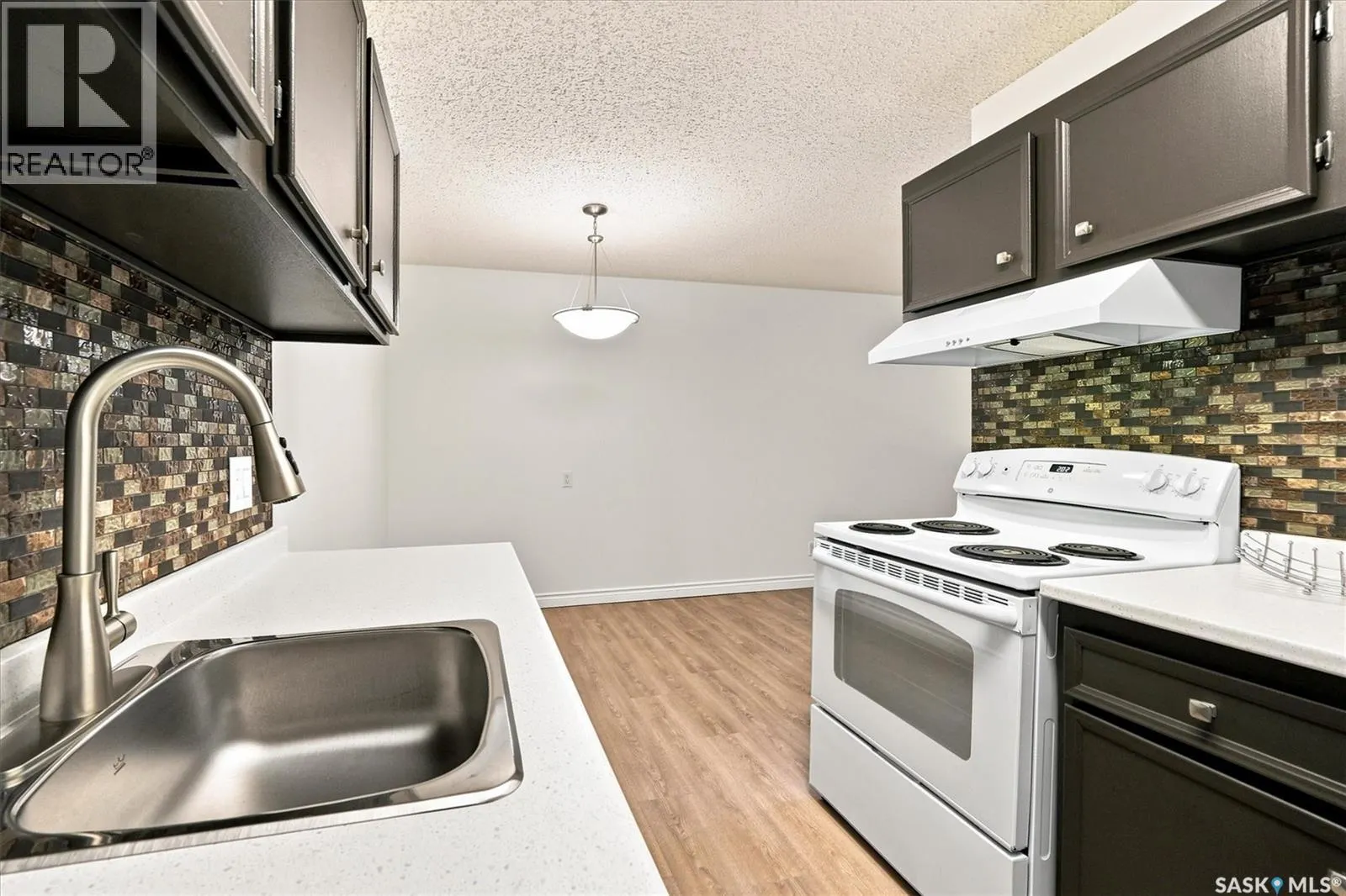 312B 4040 8th STREET E