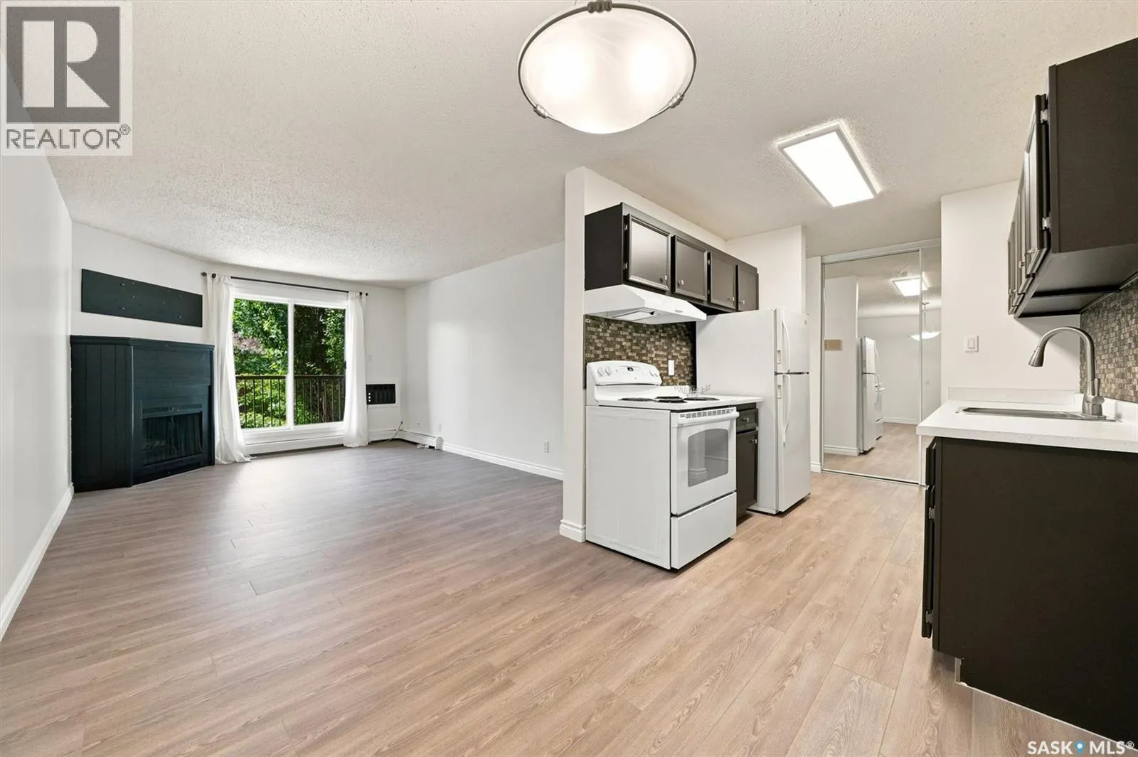 312B 4040 8th STREET E