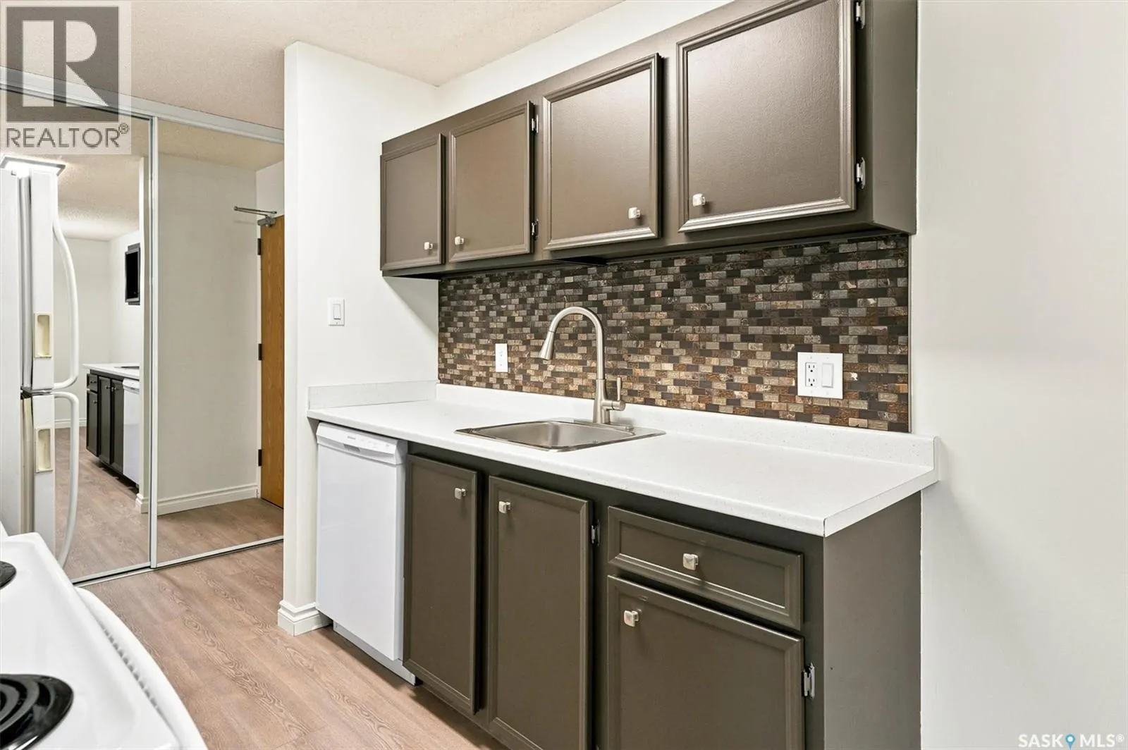 312B 4040 8th STREET E