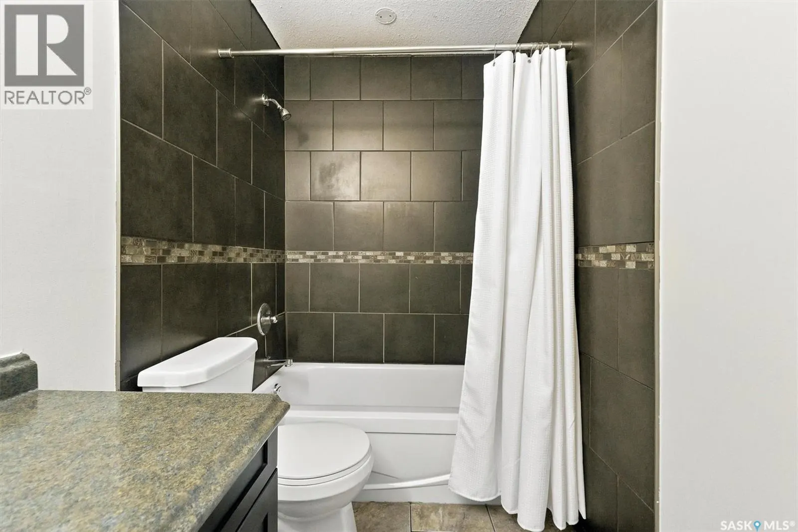 312B 4040 8th STREET E