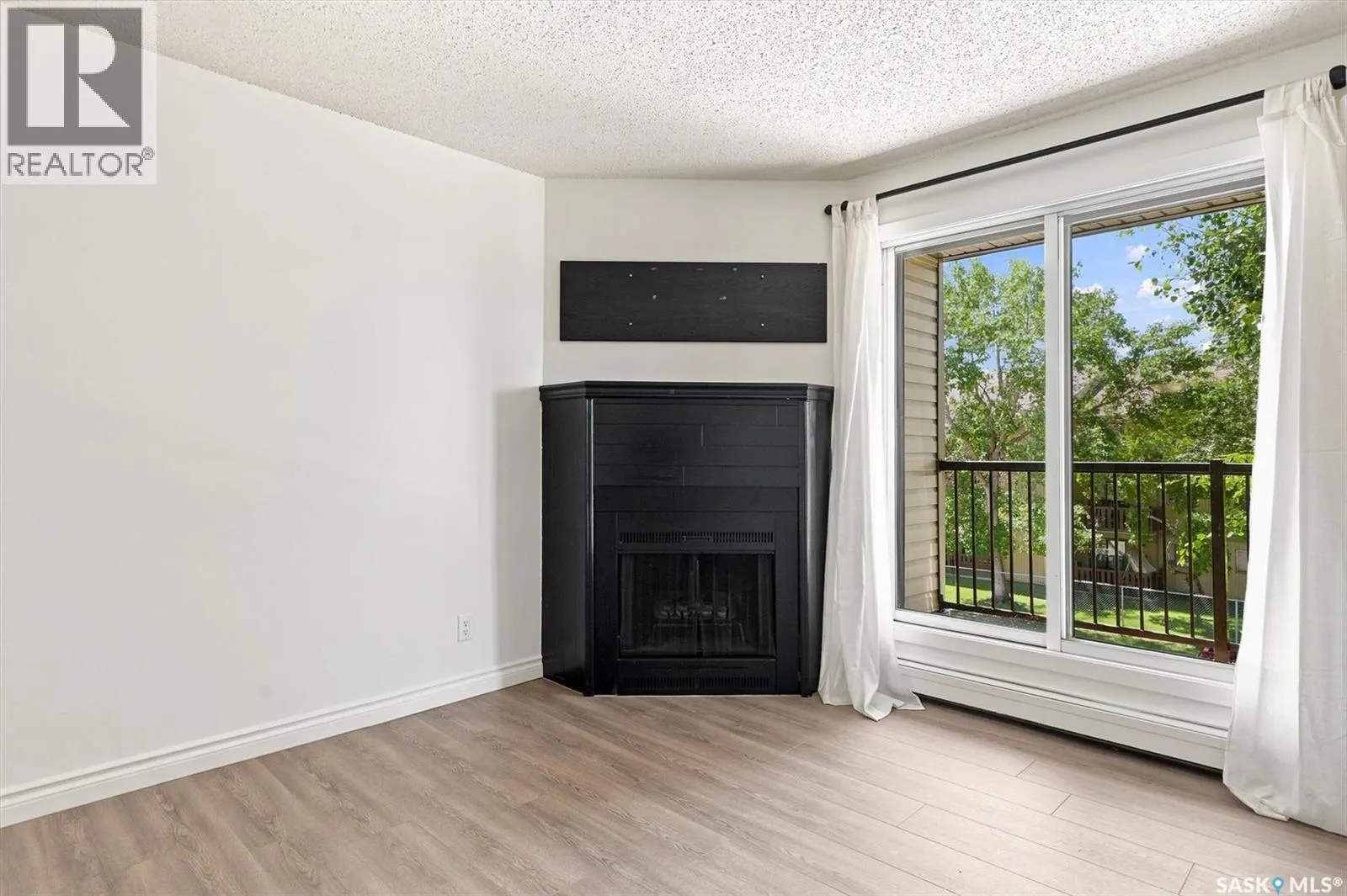 312B 4040 8th STREET E
