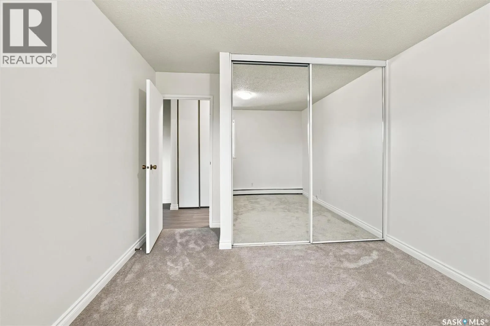 312B 4040 8th STREET E