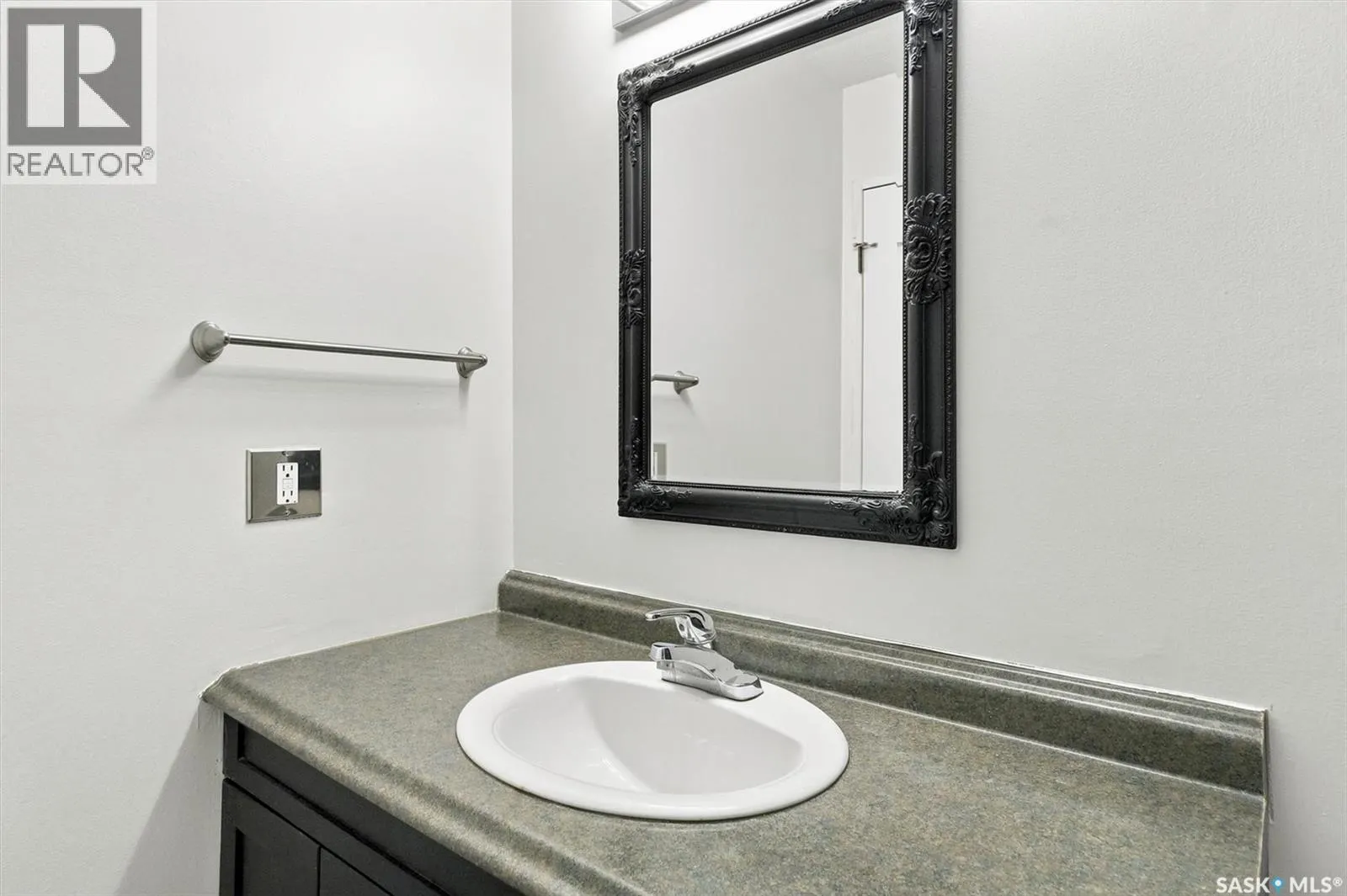 312B 4040 8th STREET E