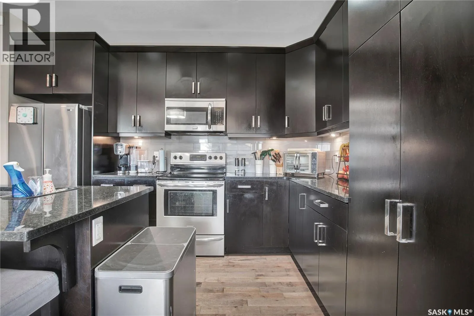 437 Redwood CRESCENT