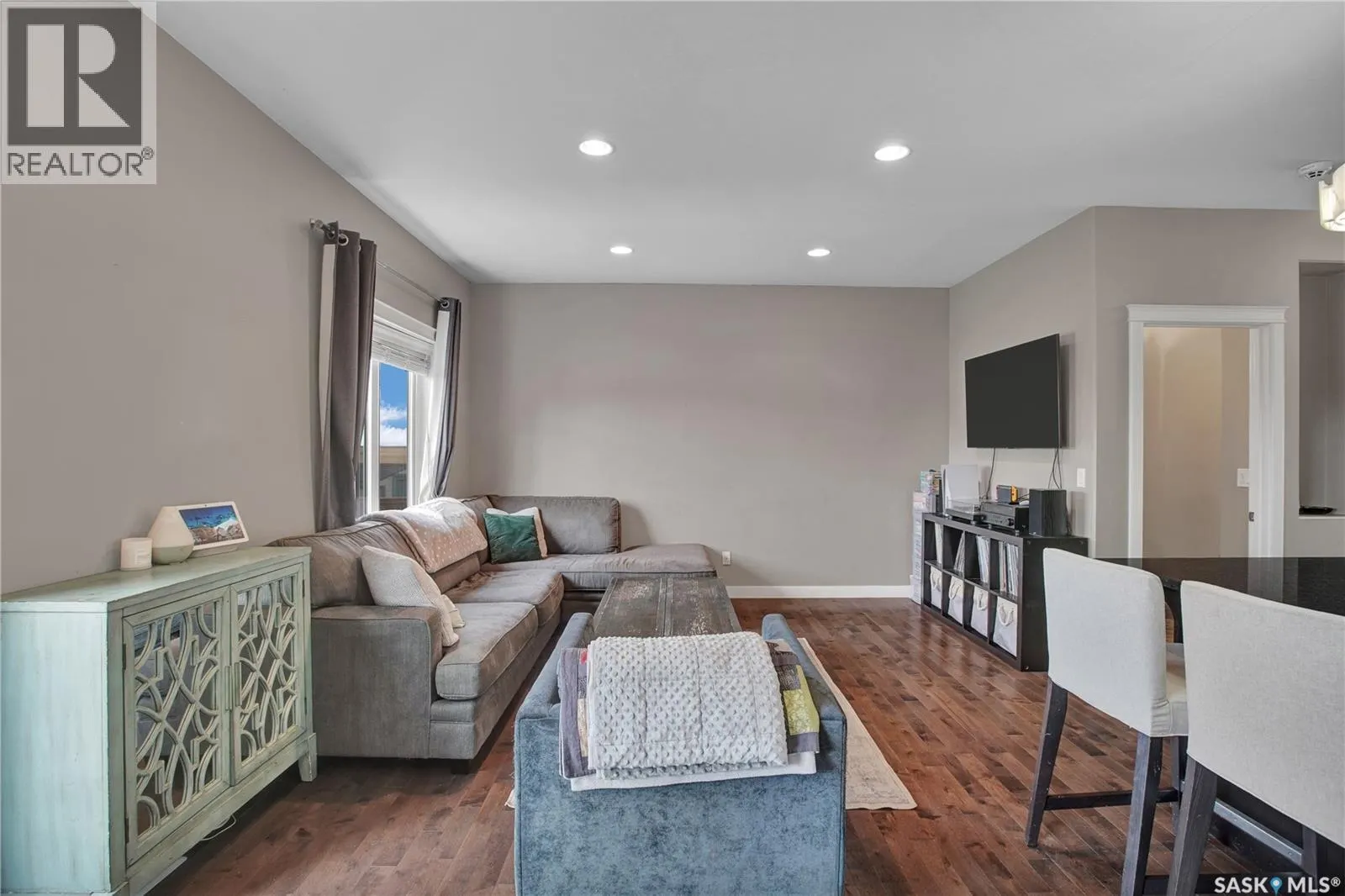 437 Redwood CRESCENT