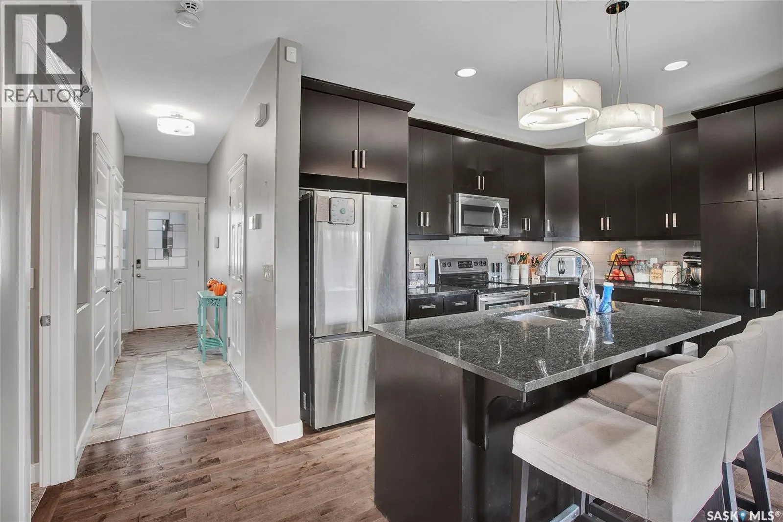 437 Redwood CRESCENT