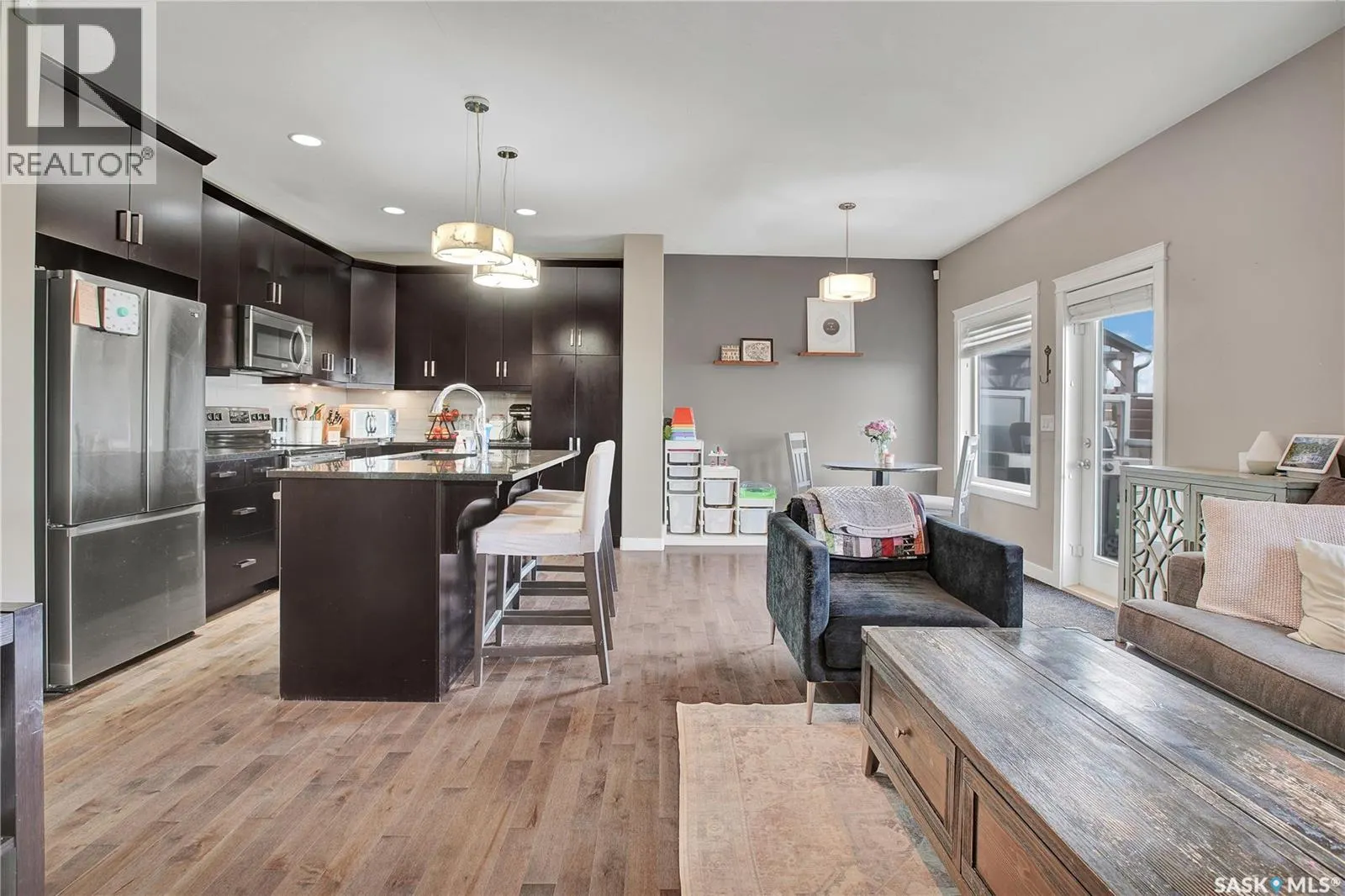 437 Redwood CRESCENT
