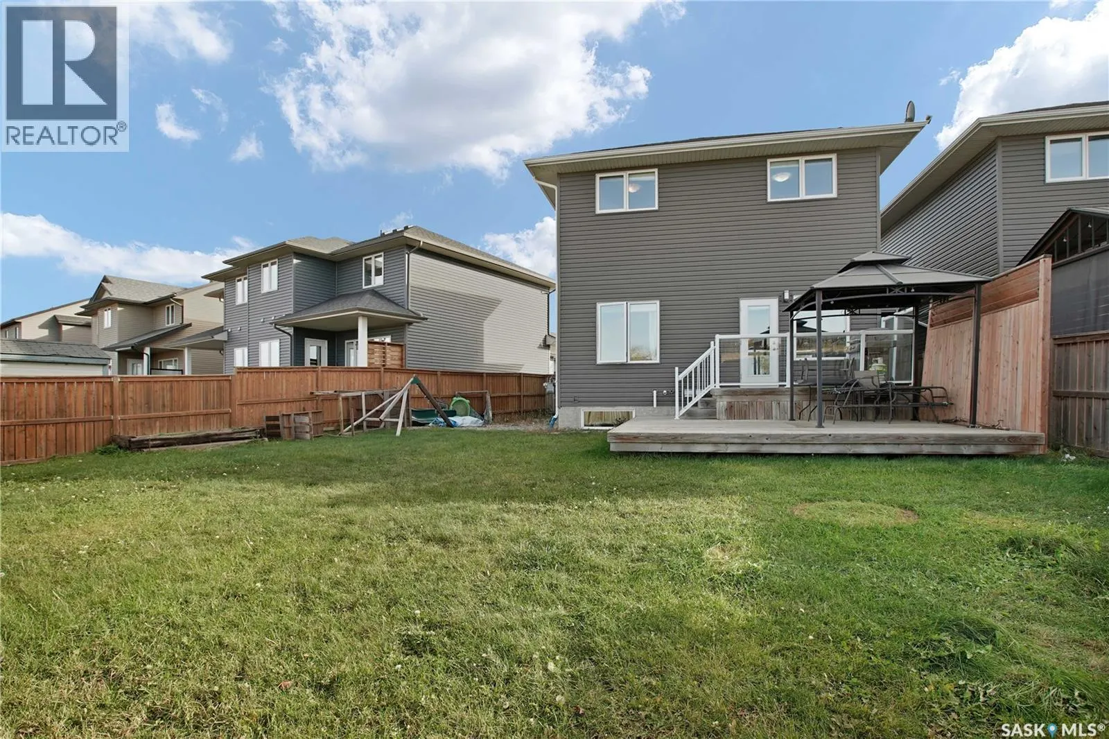 437 Redwood CRESCENT