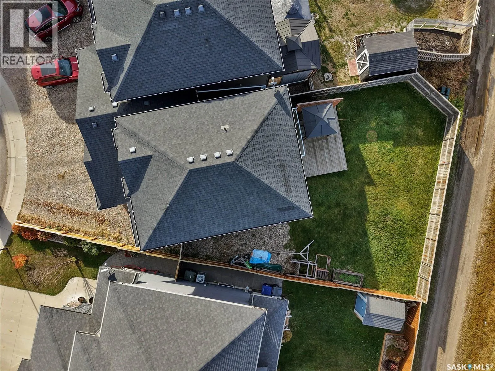 437 Redwood CRESCENT