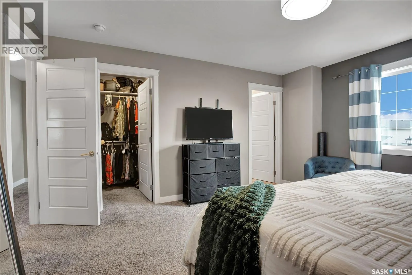 437 Redwood CRESCENT