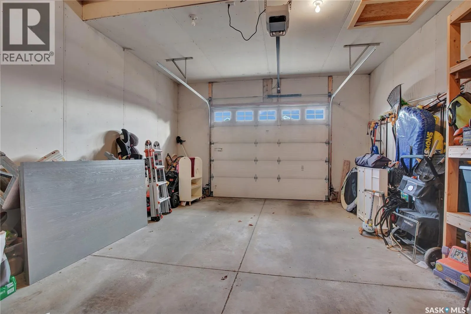 437 Redwood CRESCENT