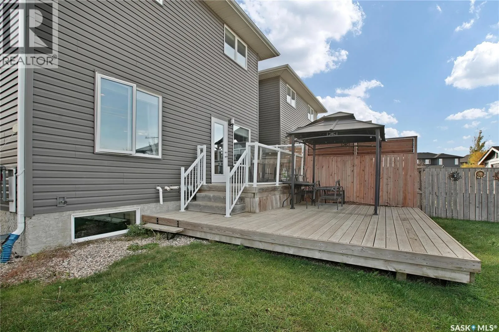 437 Redwood CRESCENT