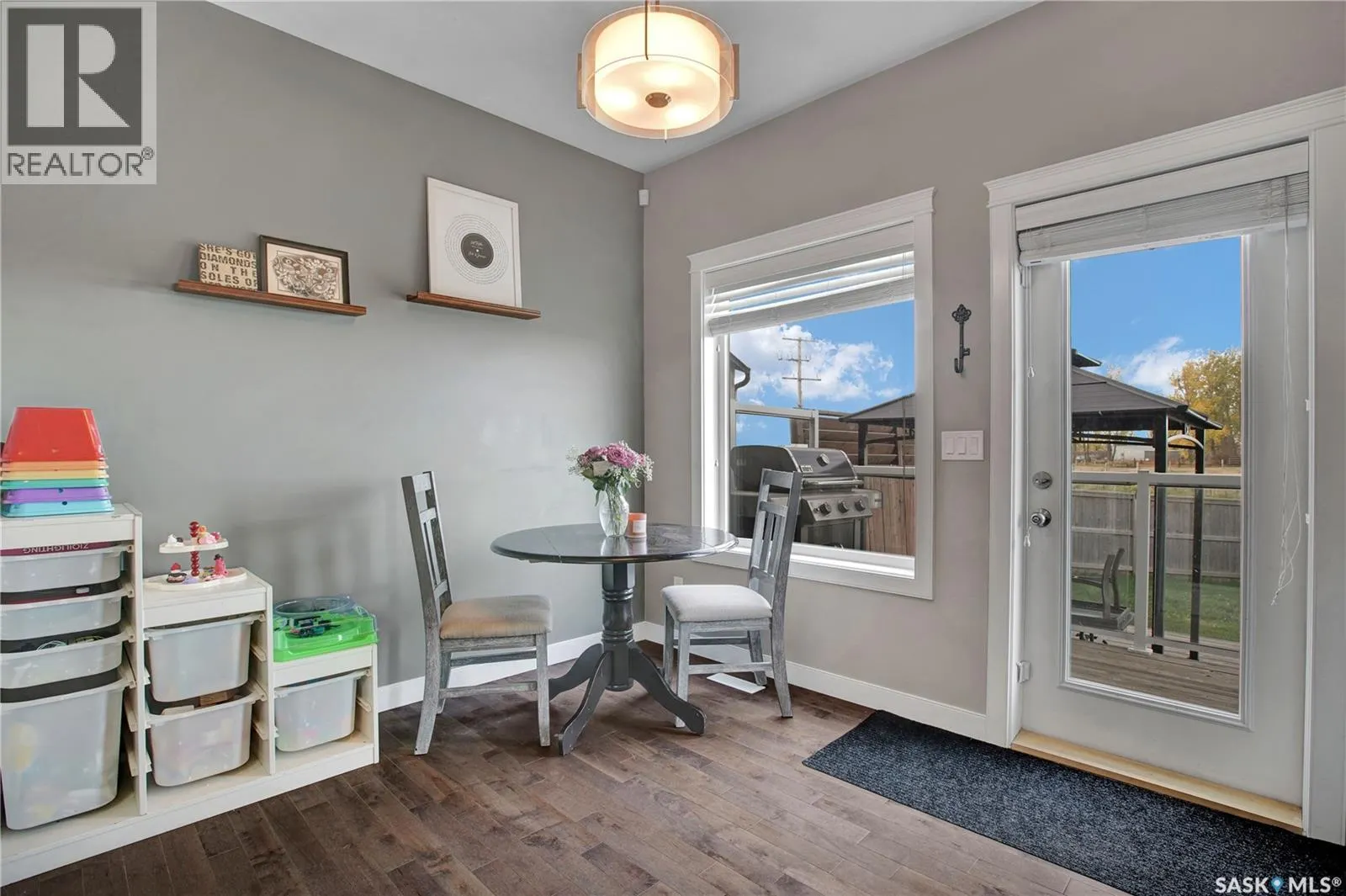 437 Redwood CRESCENT