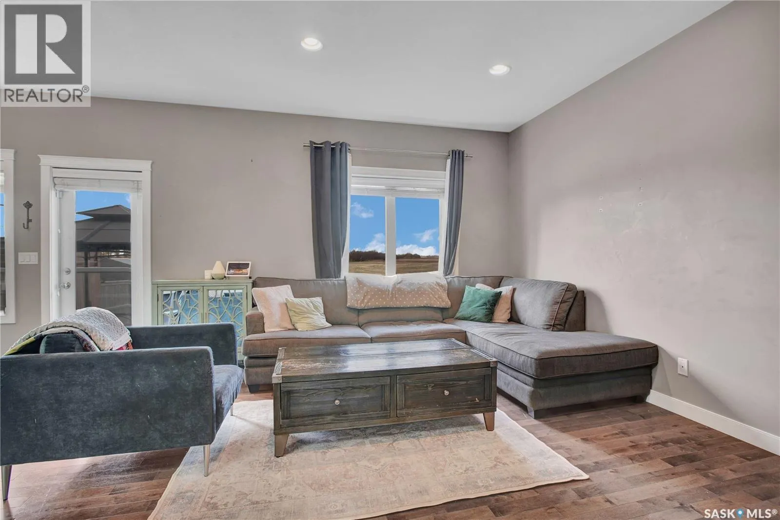 437 Redwood CRESCENT