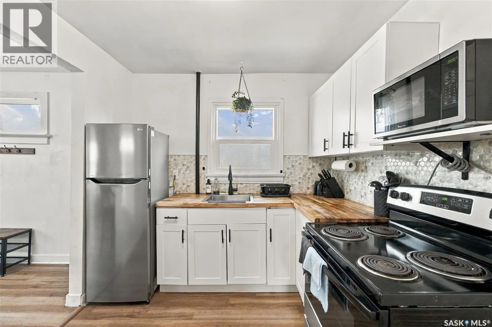 1116 12th STREET E
