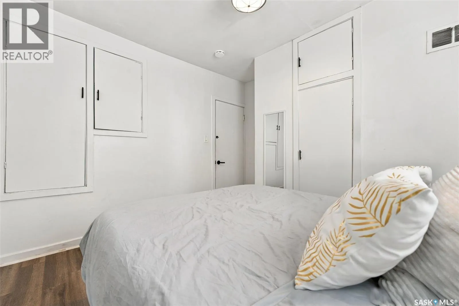 1116 12th STREET E