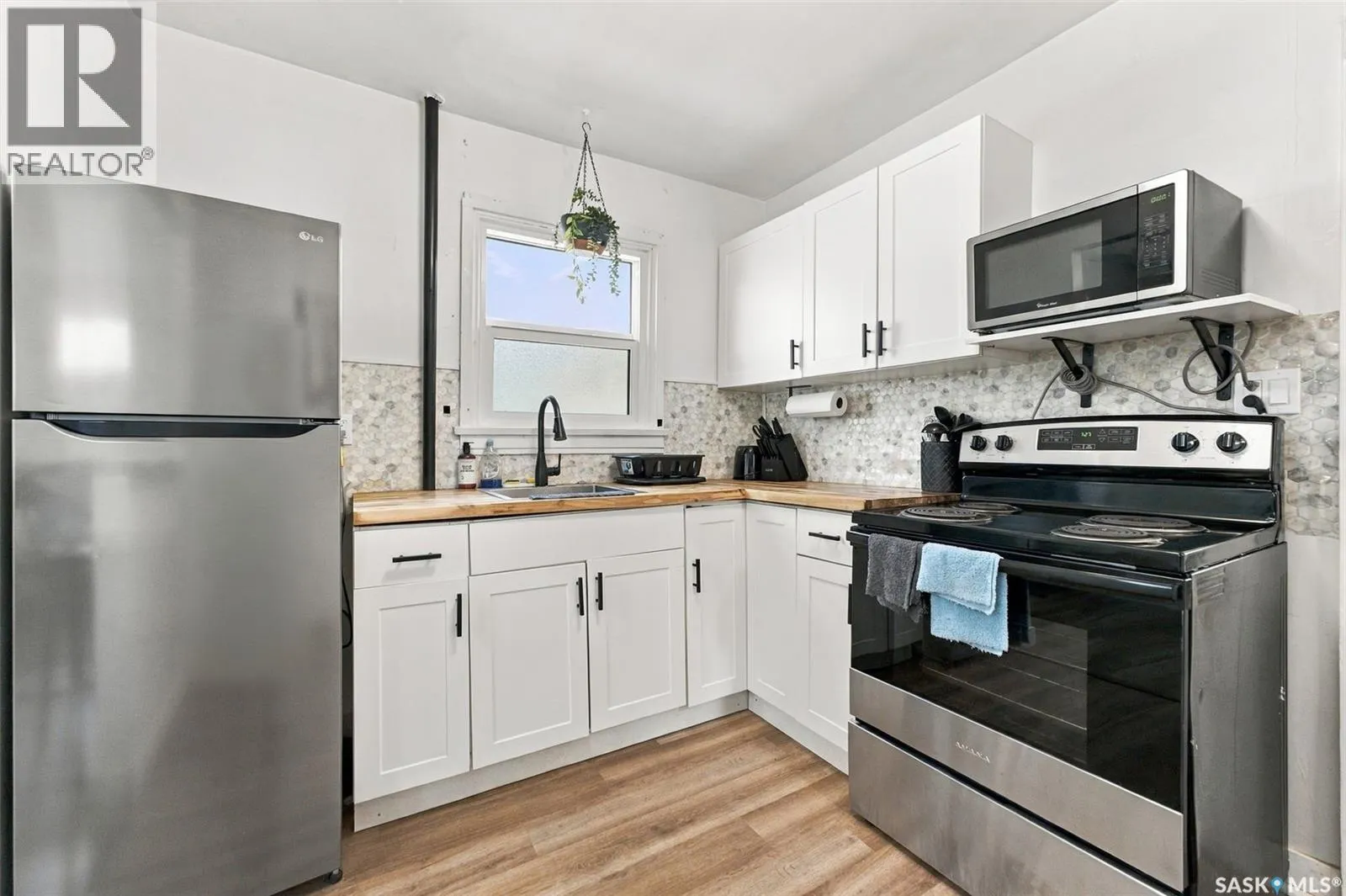 1116 12th STREET E