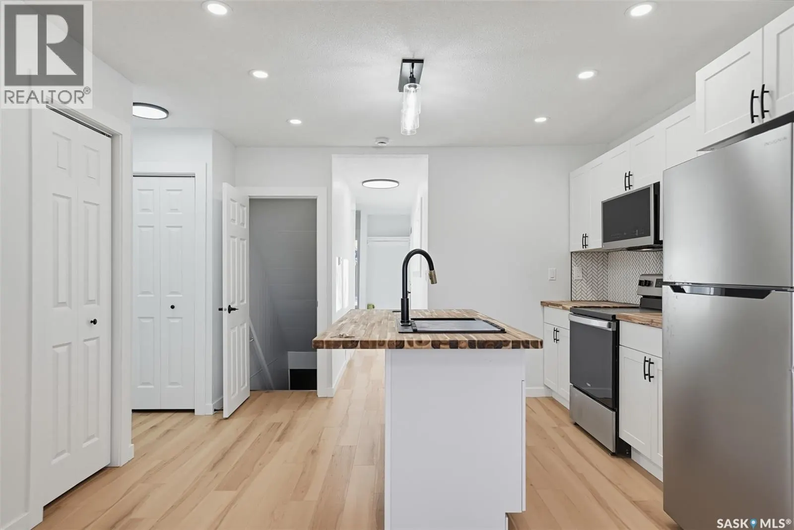 836 K AVENUE N