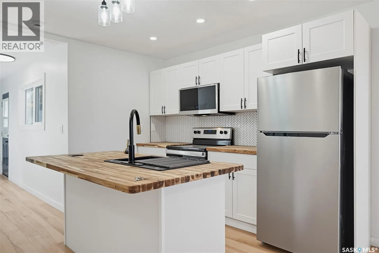 836 K AVENUE N