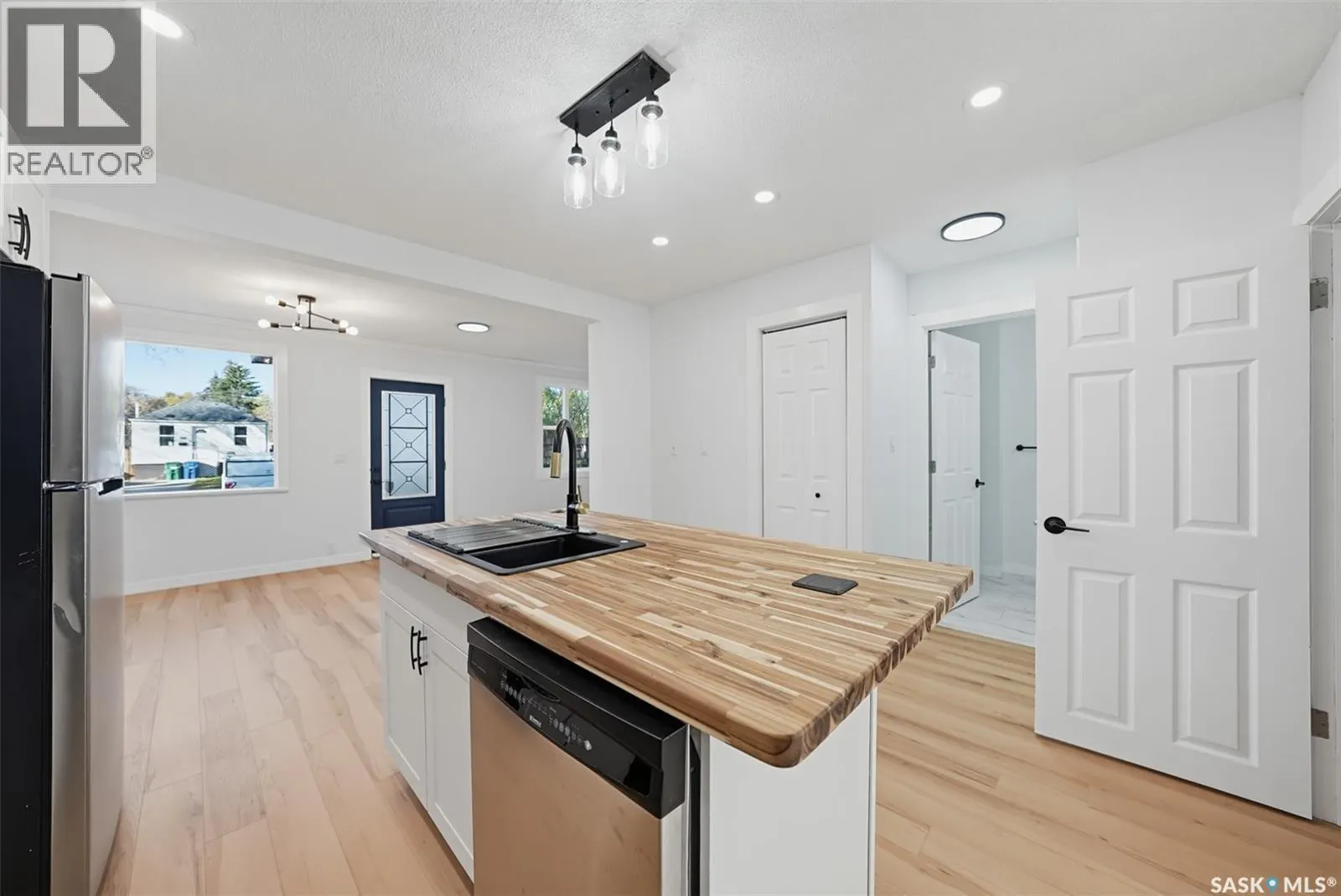 836 K AVENUE N