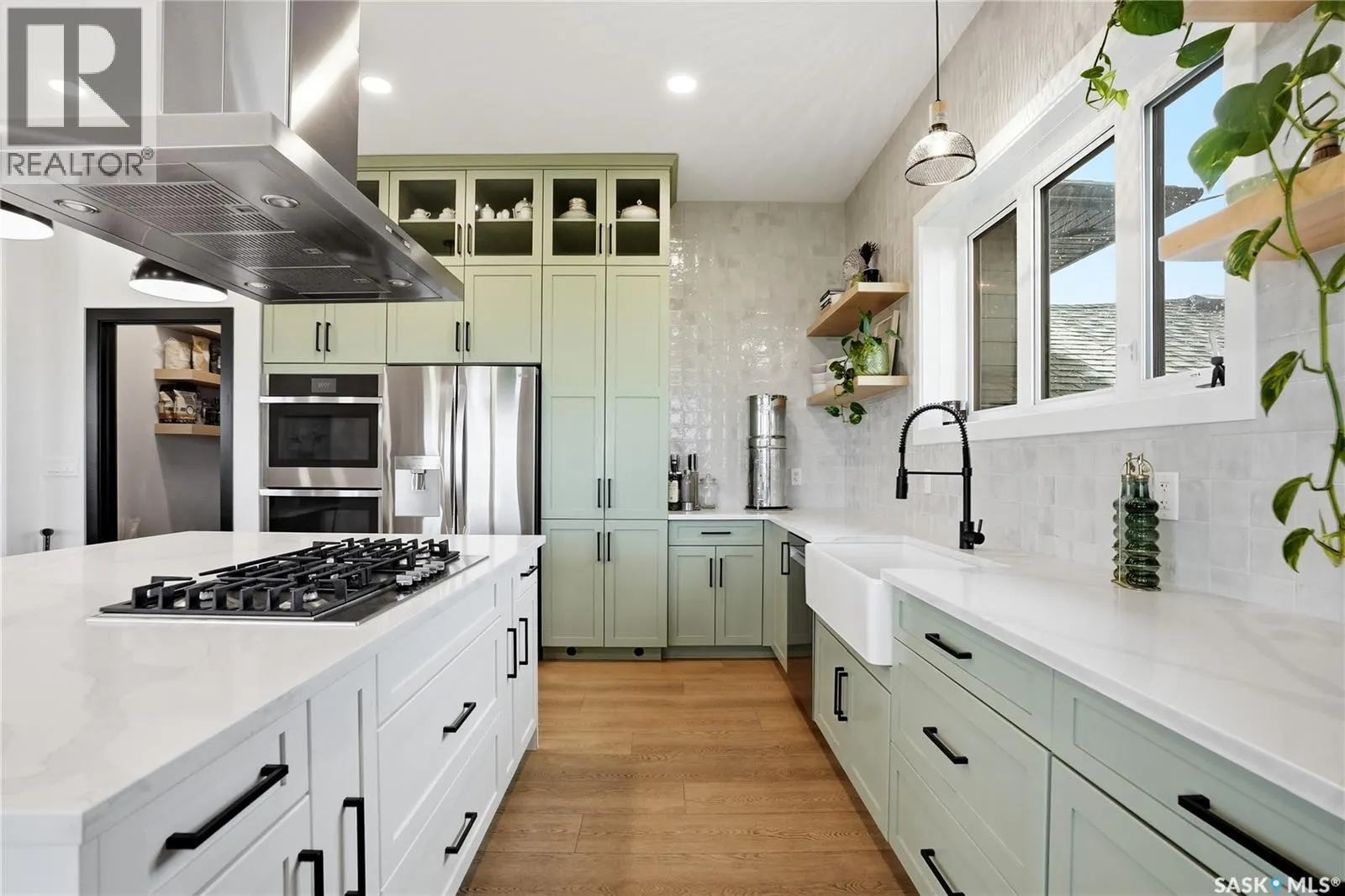 306 Sunset DRIVE