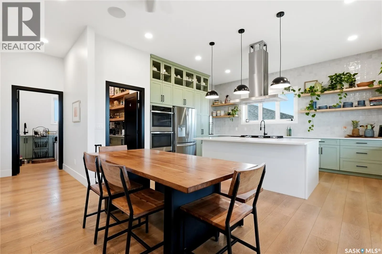 306 Sunset DRIVE
