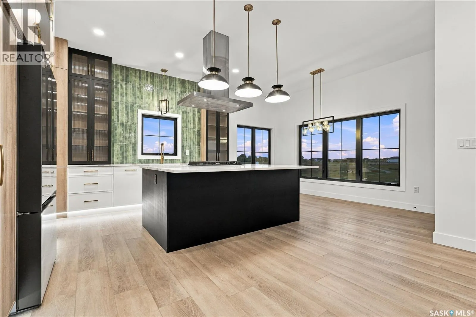 306 Sunset DRIVE